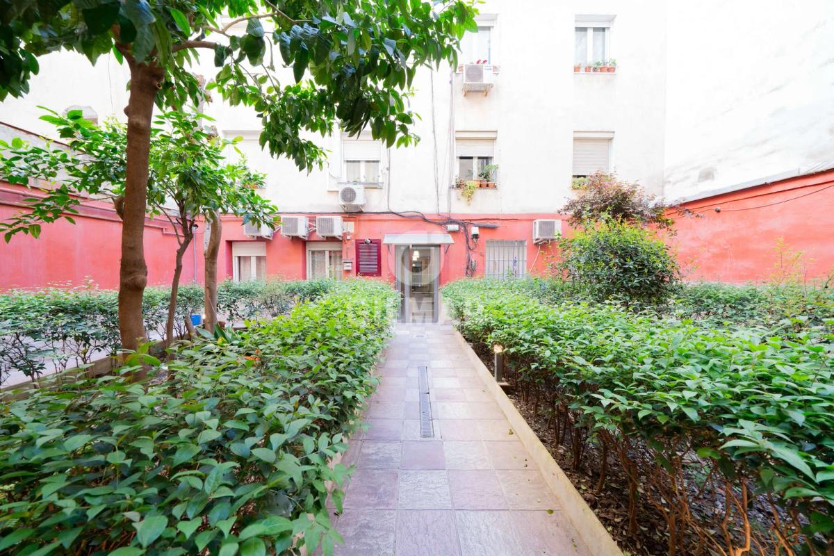 Imagen 1 de Cozy apartment with garden in the heart of Malasaña