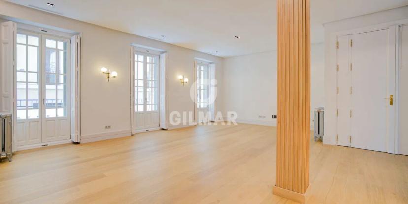 Exclusive New Home of 260m² on Calle Reina, JusticiaChueca image 1