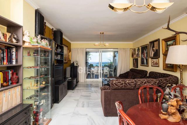 Imagen 2 de Exclusive Frontline Beach Apartment in Marbella