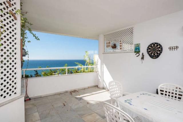 Imagen 5 de Exclusive Frontline Beach Apartment in Marbella