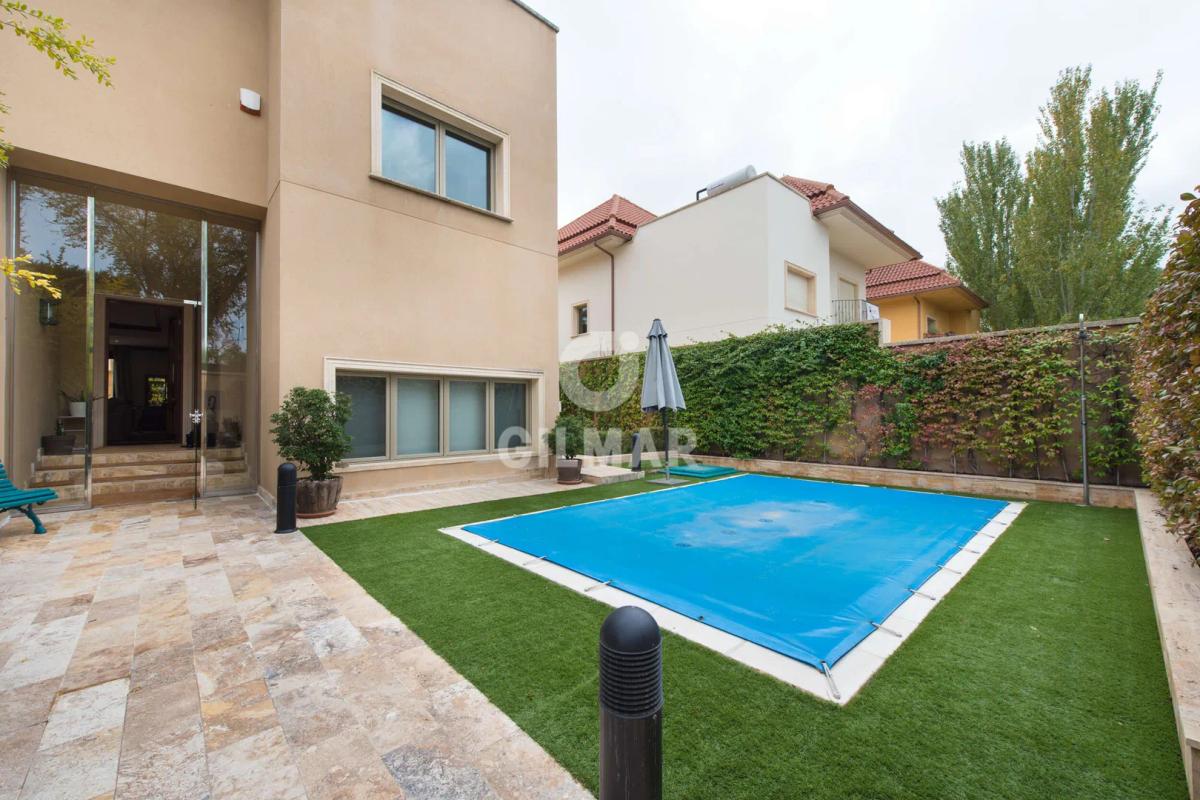 Imagen 1 de Exclusive Villa in Fuentelarreina with Pool and Elevator