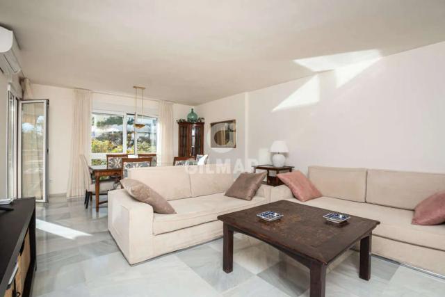 Imagen 2 de Spacious Renovated Apartment in Marbella, near the Beach