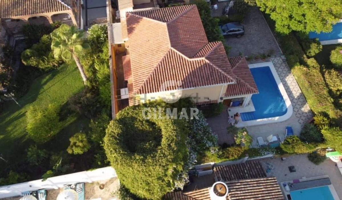 Imagen 1 de Reformable Chalet in Benalmádena Costa, Ideal Investment