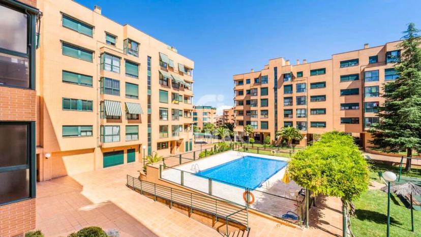 Spacious 4-Bedroom Apartment in Luxury Residential Area, Madrid image 0