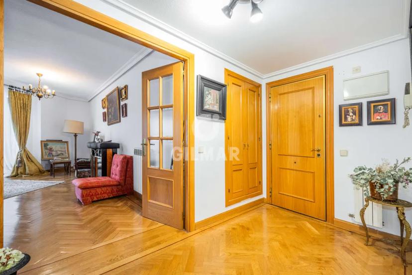 Spacious 4-Bedroom Apartment in Luxury Residential Area, Madrid image 1