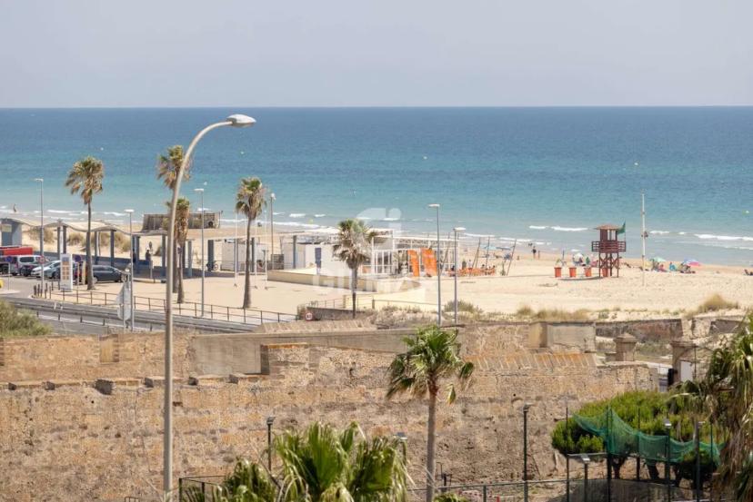 Espectacular vivienda de 3 dormitorios con vistas al mar en Cortadura, Cádiz image 0