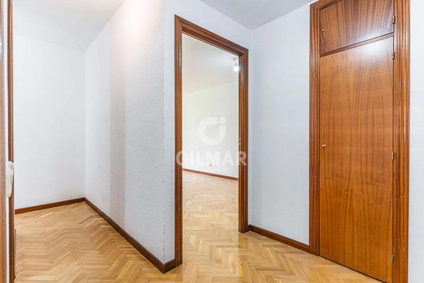 Exclusive 4-bedroom apartment in Los Cármenes, Madrid image 1