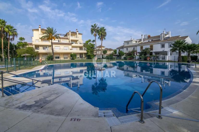 Elegant Apartment with 3 Bedrooms in San Roque Club image 0