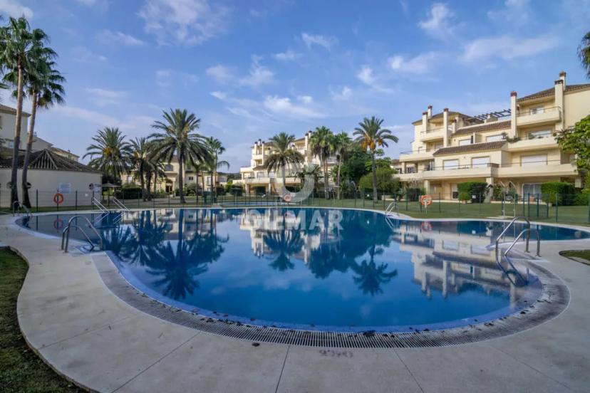 Elegant Apartment with 3 Bedrooms in San Roque Club image 2