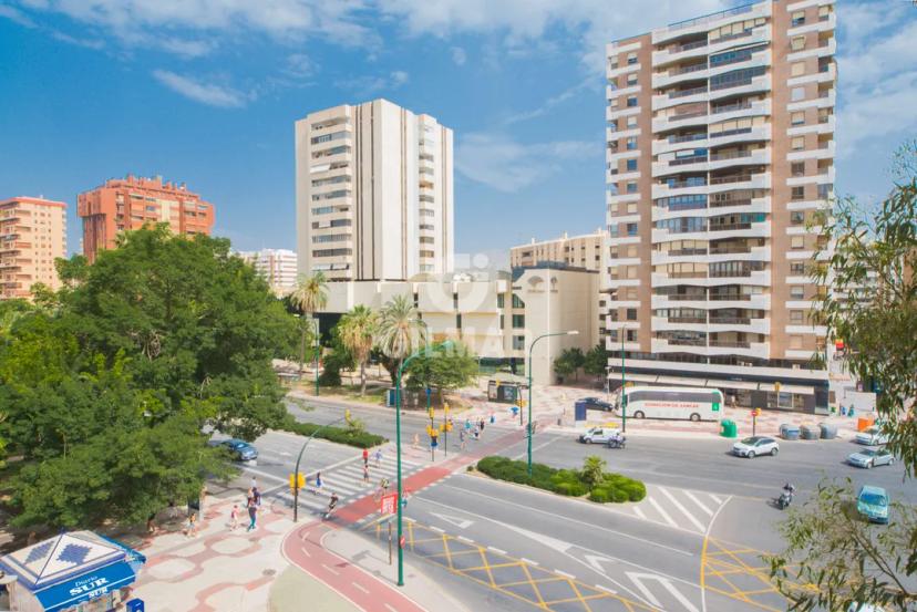 Exclusiva vivienda en la Avenida de Andalucía image 1