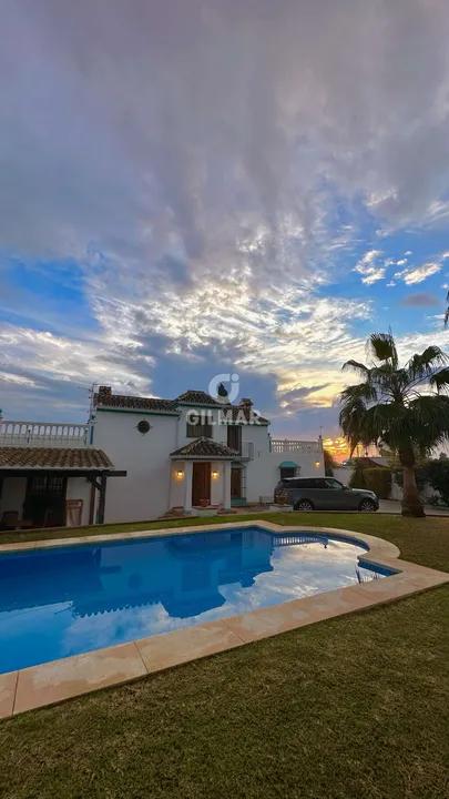 Imagen 2 de Splendid Villa with Pool 150m from the Beach in East Marbella