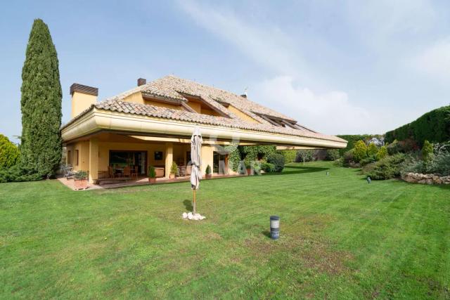 Imagen 3 de Luxury Villa with Pool and Views in Ciudalcampo