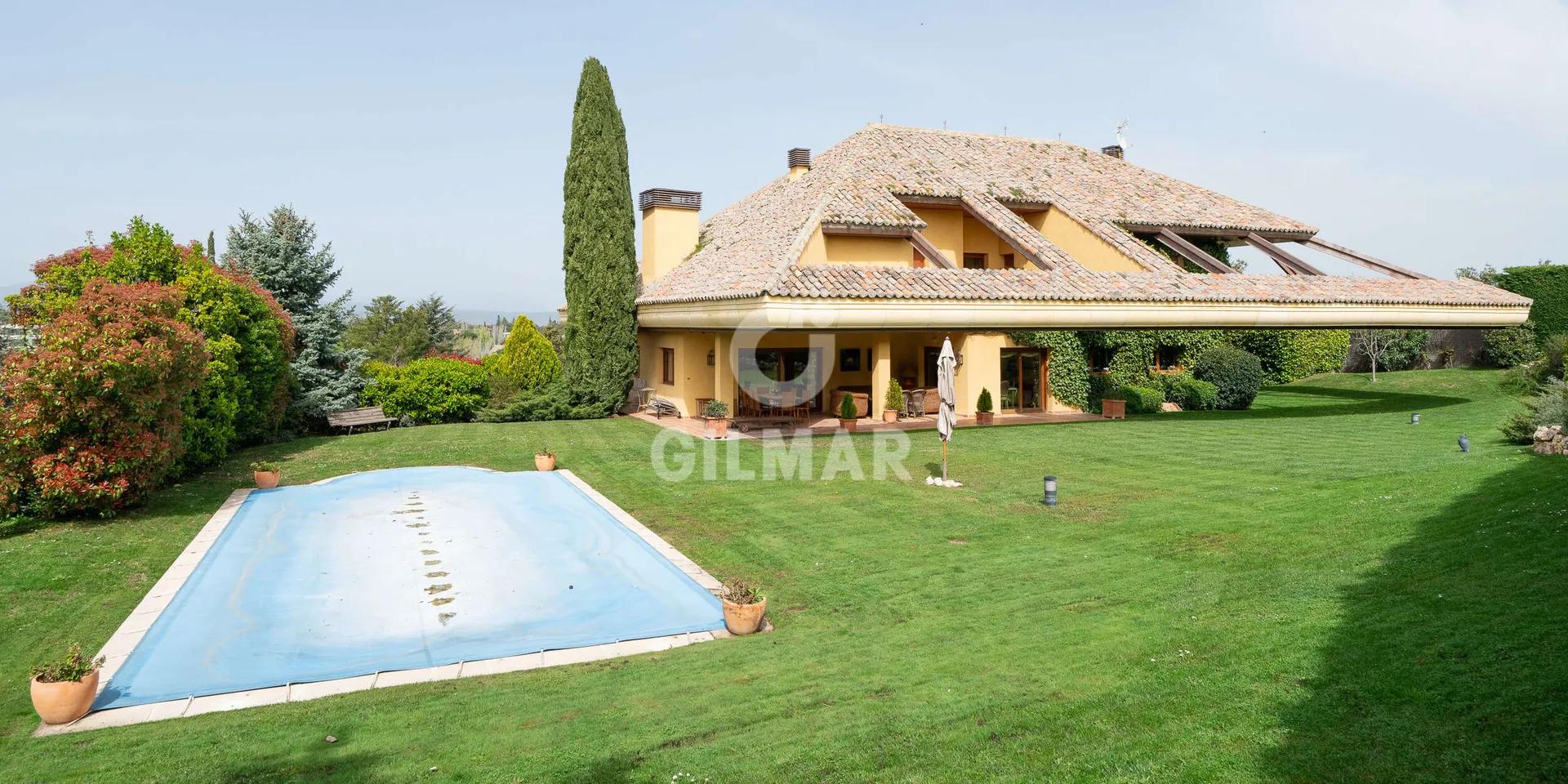 Luxury Villa with Pool and Views in Ciudalcampo