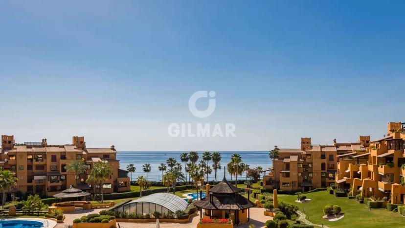 Spectacular Luxury Apartment Facing the Sea in Estepona image 1