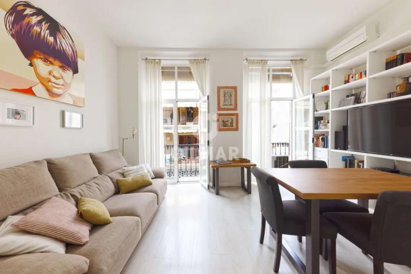 Bright Renovated Apartment in the Historic Center of Málaga image 0