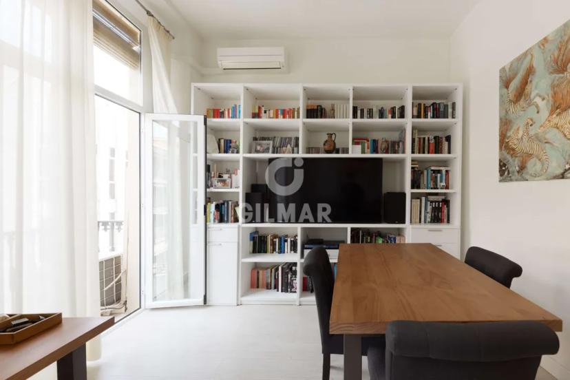 Bright Renovated Apartment in the Historic Center of Málaga image 1