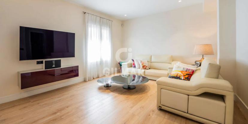 Renovated Apartment in Classic Building in Salamanca image 0