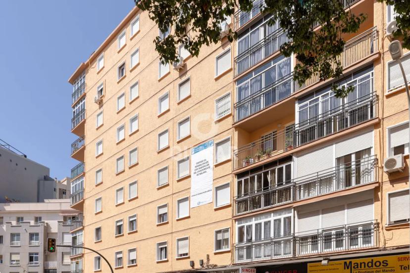 Bright 5-Bedroom Apartment in the Center of Málaga image 0