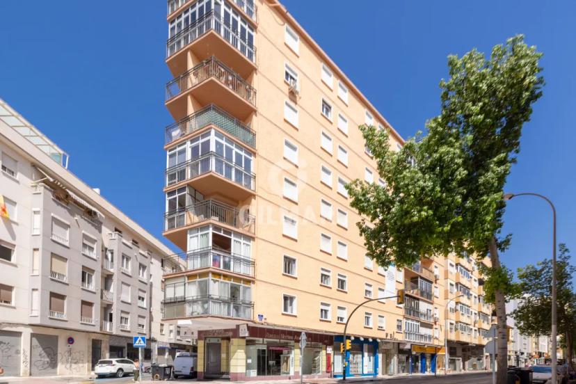 Bright 5-Bedroom Apartment in the Center of Málaga image 1