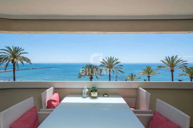 Imagen 5 de Exclusive Seaside Apartment with Front Views