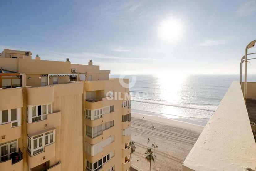 Ático con Vistas al Atlántico en Cortadura, Cádiz image 0