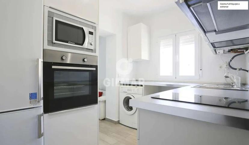 Profitable Investment: 3 Apartments in Prosperidad, Madrid image 2