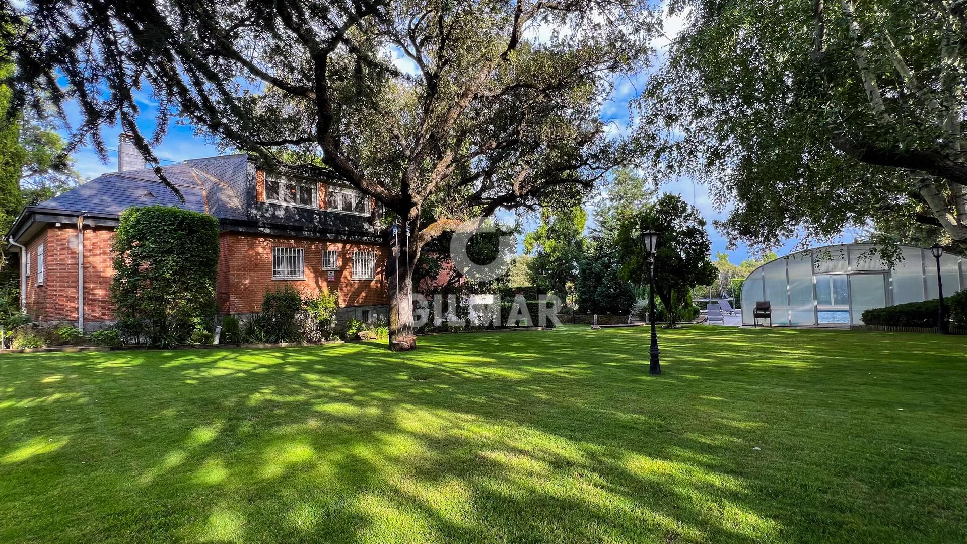 Chalet de Lujo con Piscina en Los Arroyos