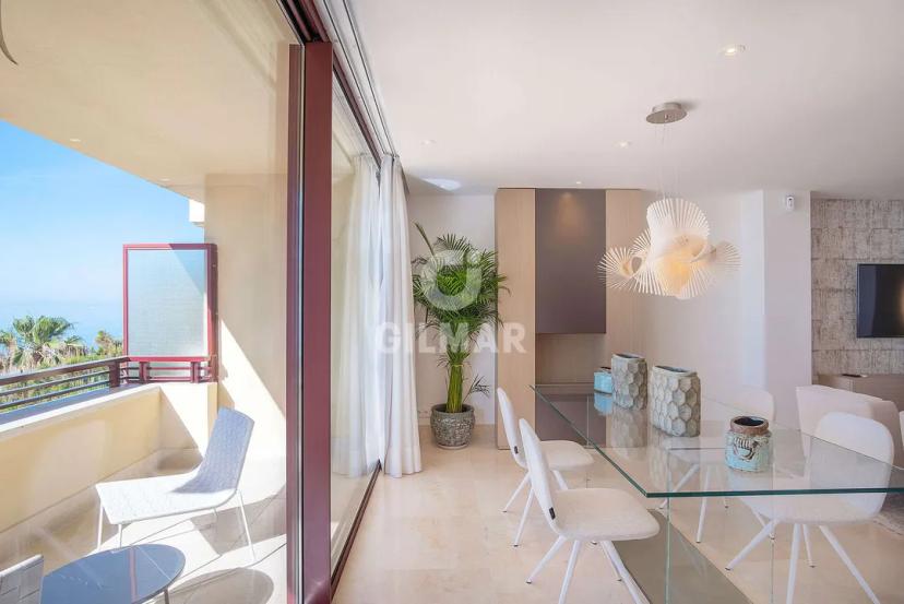 Exclusivo Apartamento de Lujo en Primera Línea de Playa, Estepona image 2