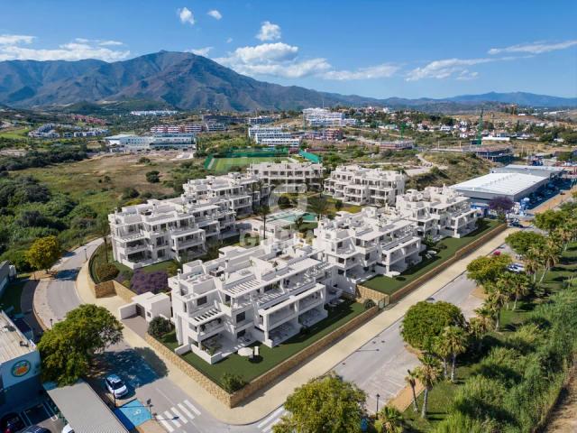 Imagen 2 de Modern Bright Apartment Steps from the Center of Estepona