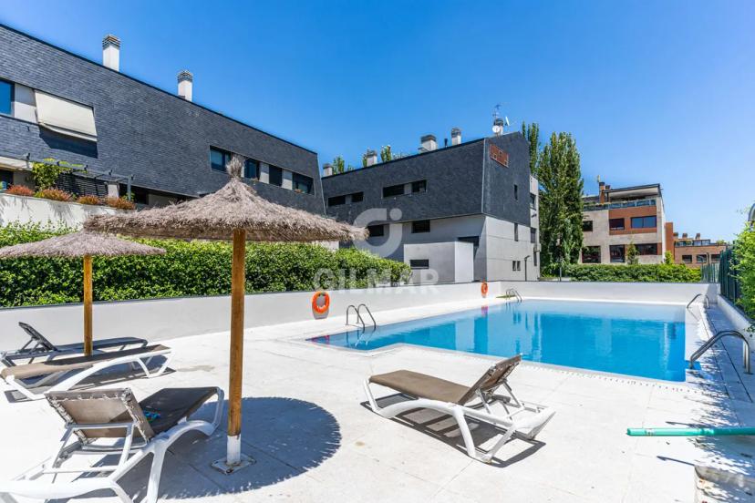 Renovated Housing in Valdemarín with Amenities and Excellent Location image 0