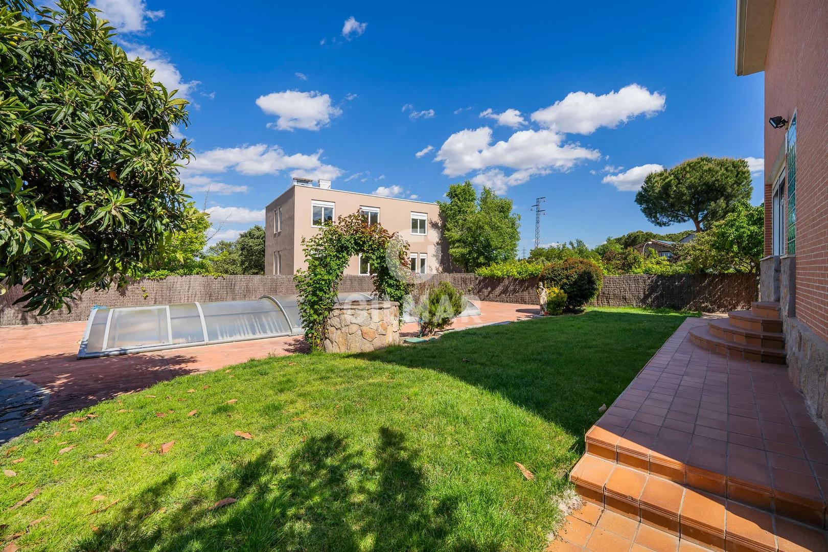 Chalet de lujo con piscina y gimnasio en Tres Cantos