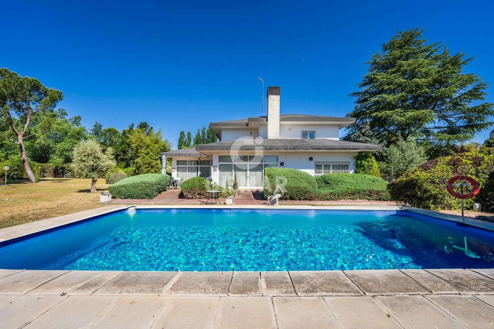 Exclusive Chalet in Ciudalcampo next to the Golf