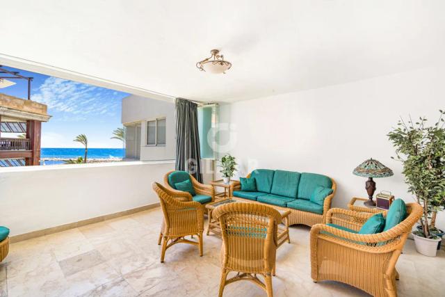 Imagen 3 de Exclusive Apartment on the Front Line of the Beach in Puerto Banús