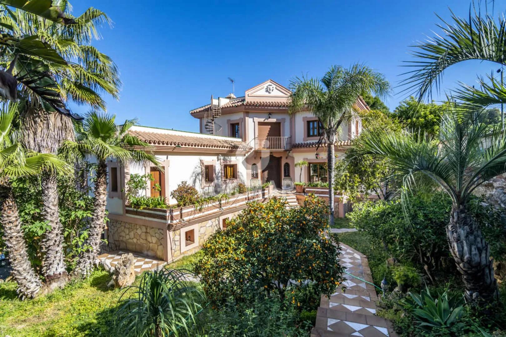 Luxury Villa with Fruit Garden in New Golden Mile