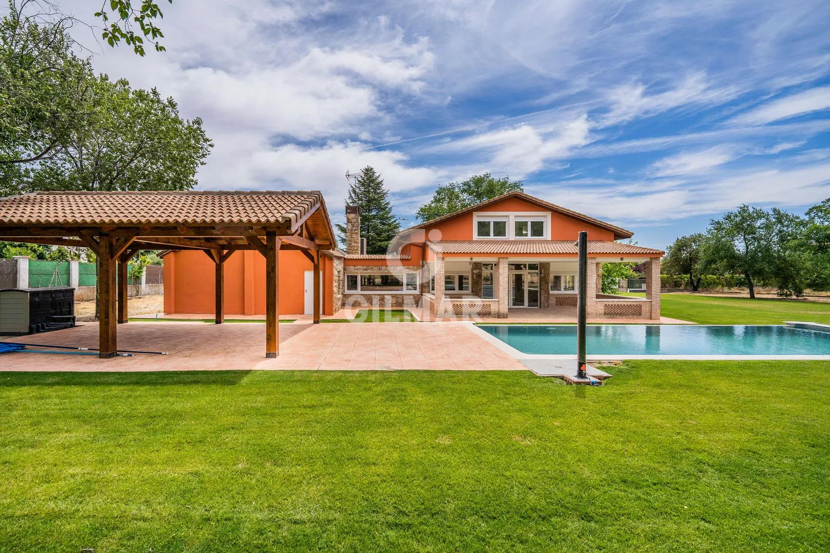 Chalet de Lujo con Piscina en Fuente del Fresno