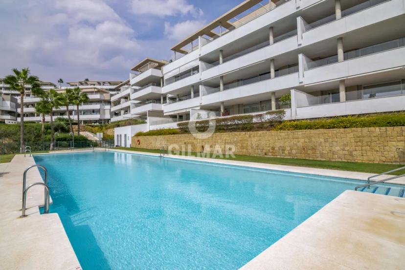 Spectacular Apartment with Terrace and Garden in Benahavís image 1