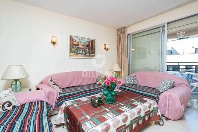 Imagen 3 de Bright 3-Bedroom Apartment 300m from the Beach in Marbella