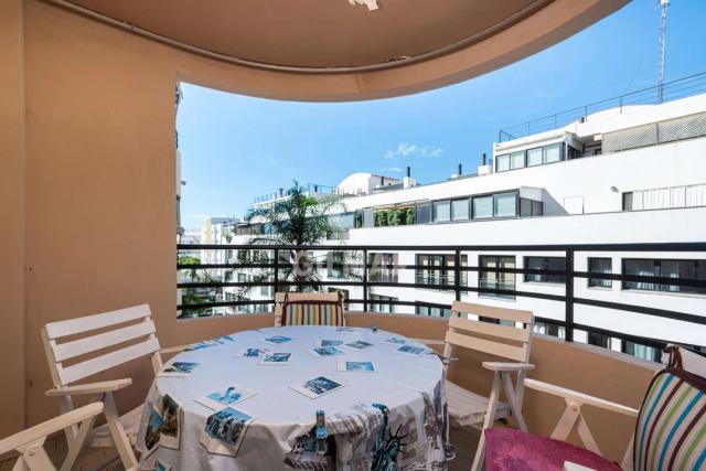 Imagen 4 de Bright 3-Bedroom Apartment 300m from the Beach in Marbella