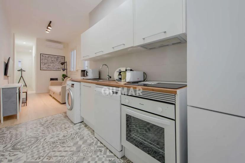 Elegant 3-Bedroom Apartment in Malasaña image 2