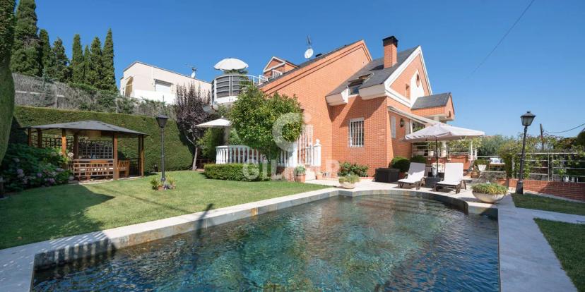 Independent Chalet with Garden and Pool in MirasiERRA image 0