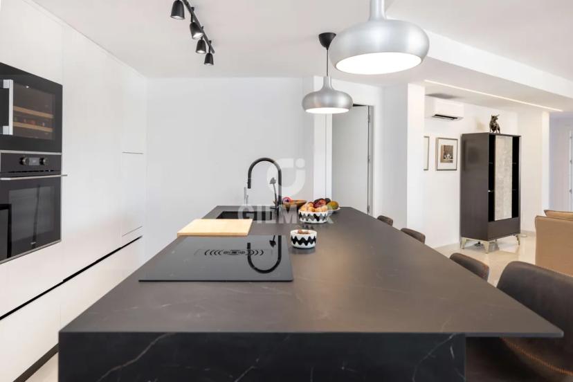 Spectacular Renovated Apartment in the Soho of Málaga image 1