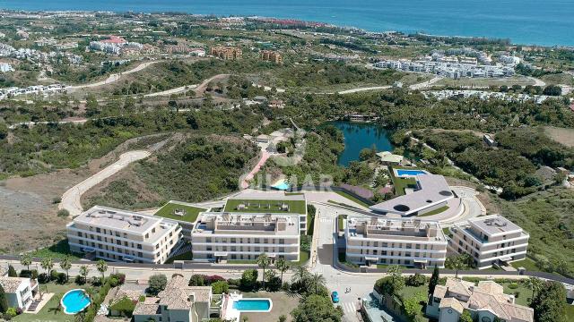 Imagen 3 de Exclusive 3-Bedroom Apartment with Sea Views in Selwo