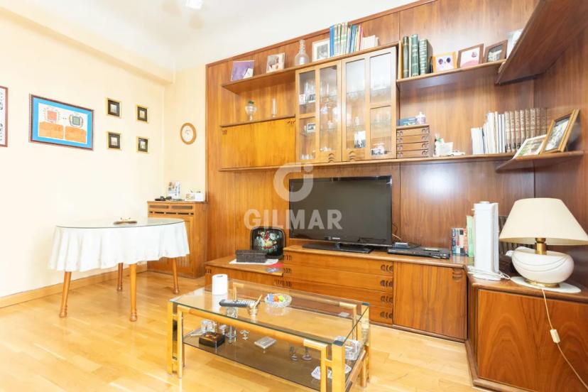 Elegant Apartment with Terrace in Adelfas, Retiro image 2