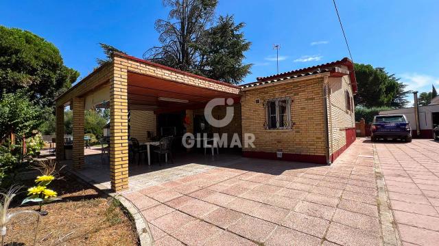 Imagen 2 de Independent Chalet with Garden and Pool in Galapagar