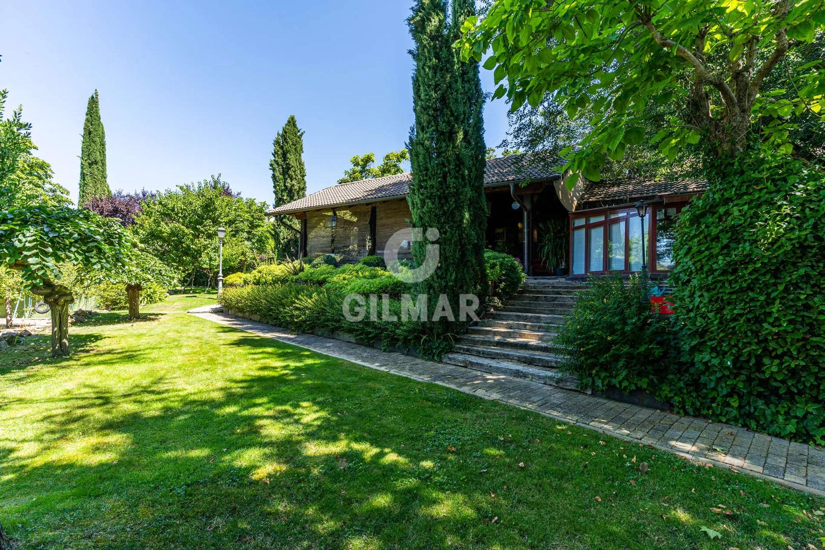 Independent Chalet to Renovate with Large Plot and Pool