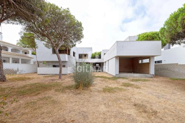 Imagen 2 de Luxury Villa in Chiclana: Unique Opportunity Near the Beach