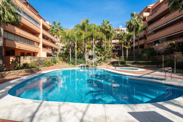 Imagen 2 de Exclusive Luxury Apartment in the Golden Mile, Marbella