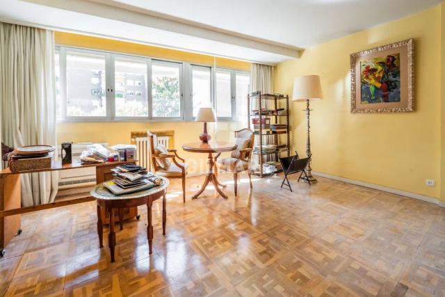 Imagen 2 de Bright 250 m² Apartment with Garden and Pool in Chamartín