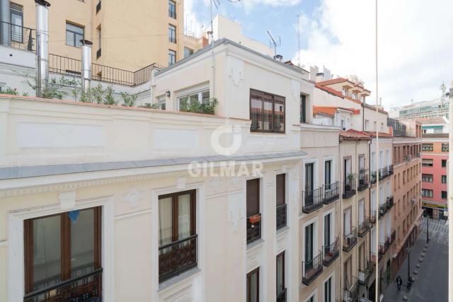 Imagen 2 de Spacious Apartment in Malasaña to Renovate