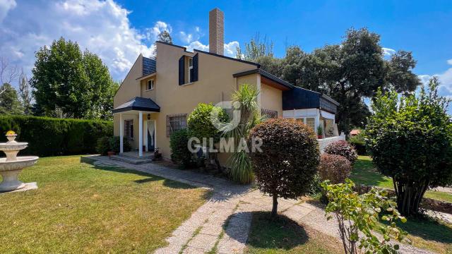 Imagen 4 de Spectacular Independent Chalet with Heated Pool in El Escorial